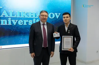 Ректор наградил студента, проявившего особое мужество и героизм