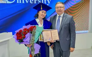 Бүгін ректор Марат Сырлыбаев Гүлмира Тоқтарқызы Уалиева мен Гүлім Еркінқызы Байкенованы салтанатты түрде құттықтады